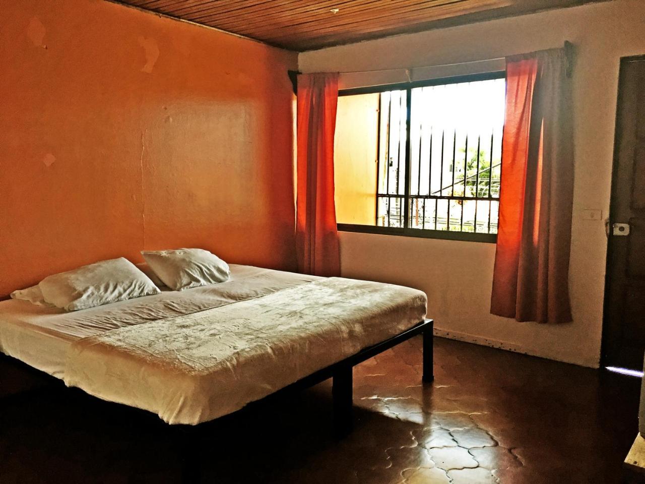 Hostel Trotamundos Alajuela Exterior photo